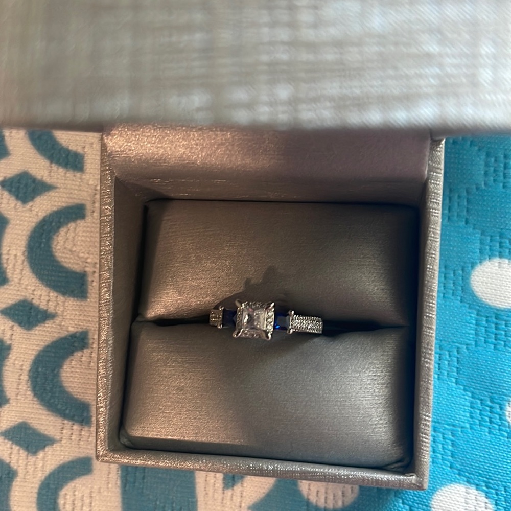 EUC silver color ring with princess cut rhinestone size 7